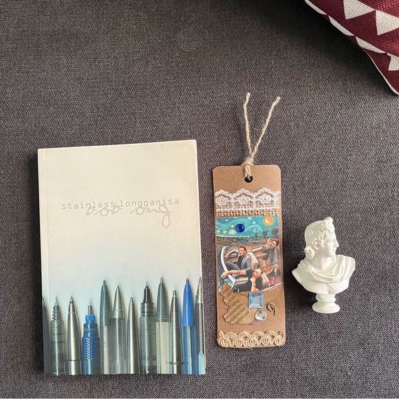 Filipino/Tagalog Book by Bob Ong, Bookmark & Mini Statue - Picture 8 of 9